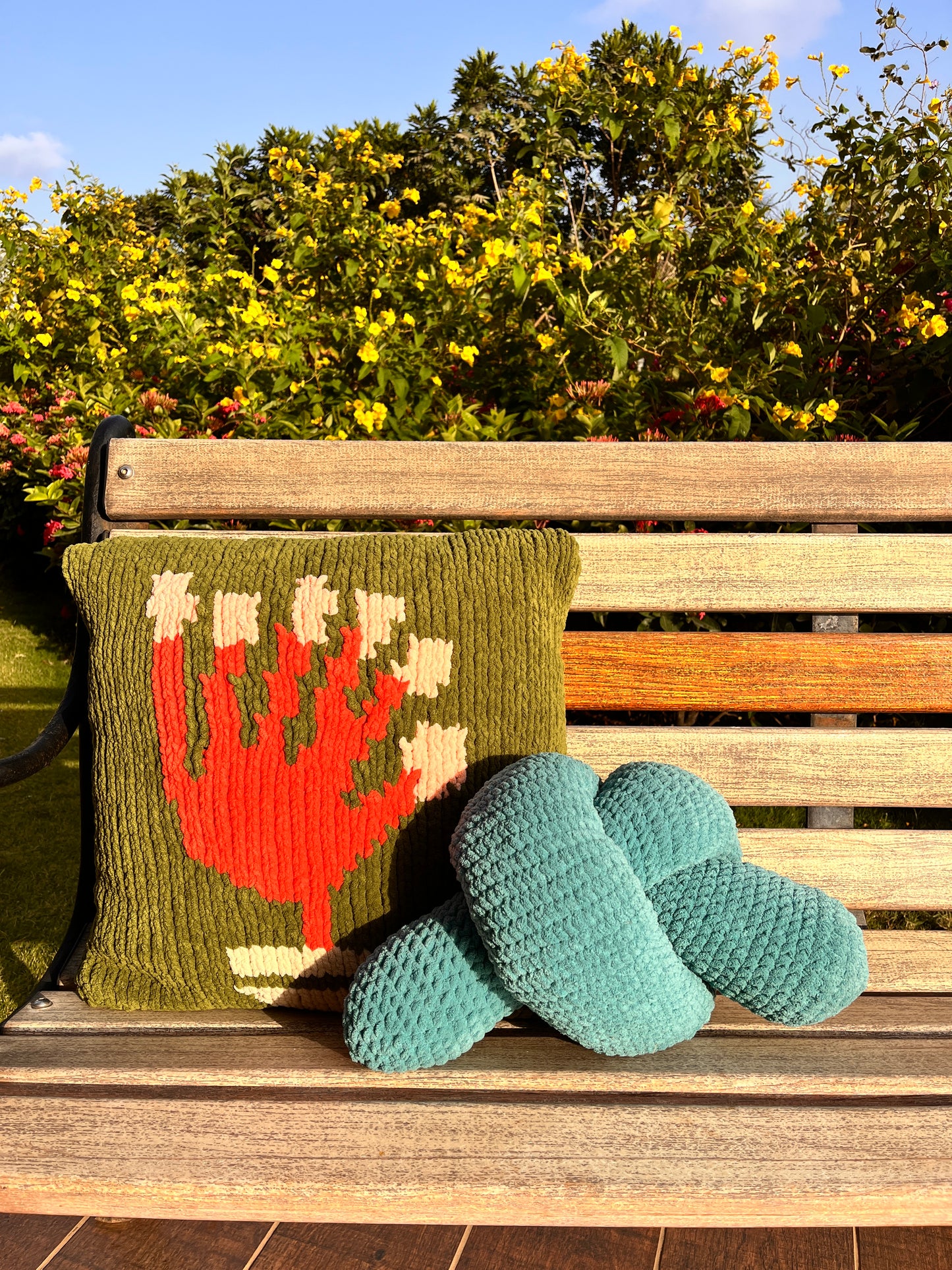 Sculpted Knot Cushion
